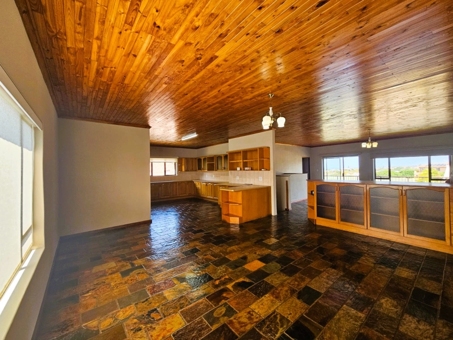 5 Bedroom Property for Sale in Stilbaai Wes Western Cape